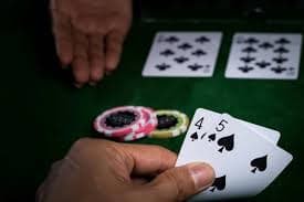 Pengguna Indonesia menikmati slot online rektoto melalui smartphone dengan nyaman
